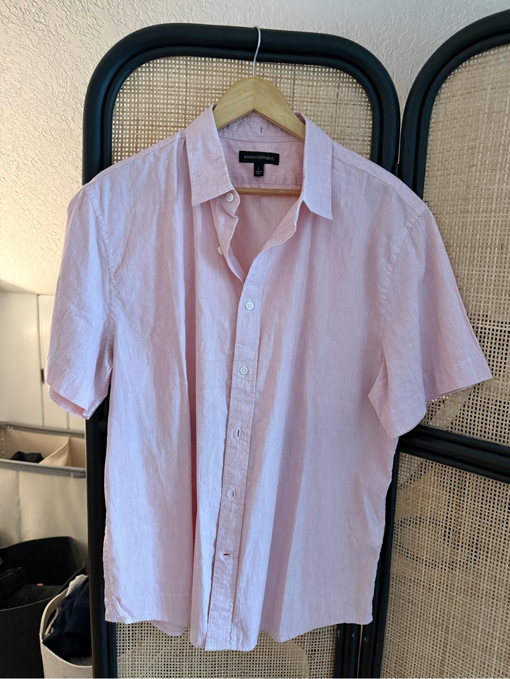 Banana Republic Men’s Light Pink Short Sleeve Button-Down Shirt Large